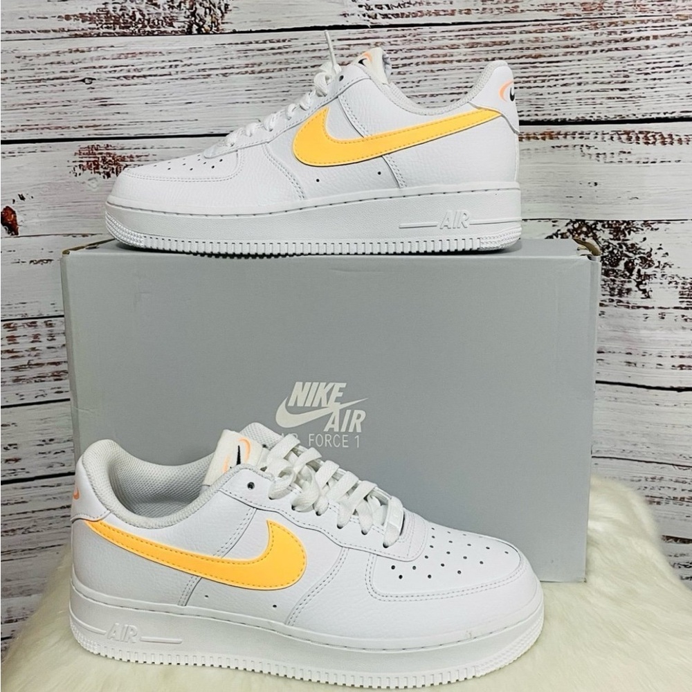 New in box Women’s Nike Air Force 1 White size 8.5